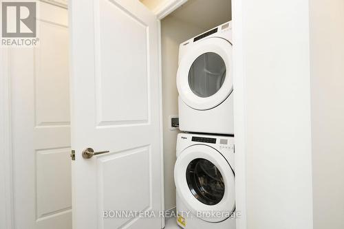 2915 - 35 Watergarden Drive, Mississauga (Hurontario), ON - Indoor Photo Showing Laundry Room