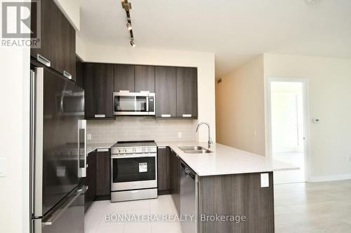 2915 - 35 Watergarden Drive, Mississauga (Hurontario), ON - Indoor Photo Showing Kitchen With Double Sink With Upgraded Kitchen