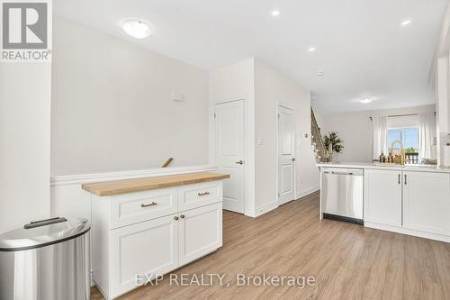 59 Edenrock Drive, Hamilton (Stoney Creek), ON - Indoor Photo Showing Kitchen