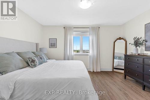 59 Edenrock Drive, Hamilton (Stoney Creek), ON - Indoor Photo Showing Bedroom