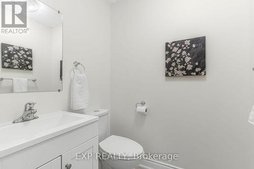 59 Edenrock Drive, Hamilton (Stoney Creek), ON - Indoor Photo Showing Bathroom