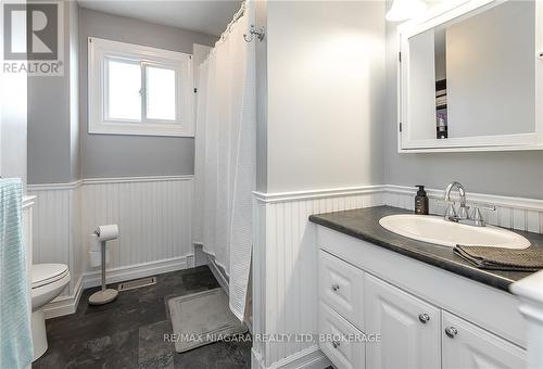 442 Barrick Road, Port Colborne (Main Street), ON - Indoor Photo Showing Bathroom