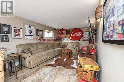 442 Barrick Road, Port Colborne (Main Street), ON - Indoor Photo Showing Living Room