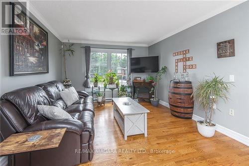 442 Barrick Road, Port Colborne, ON - Indoor Photo Showing Living Room