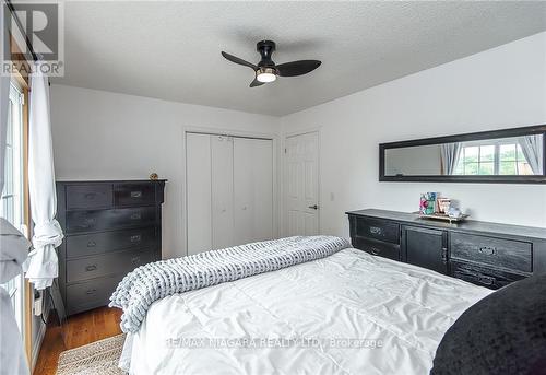 442 Barrick Road, Port Colborne, ON - Indoor Photo Showing Bedroom