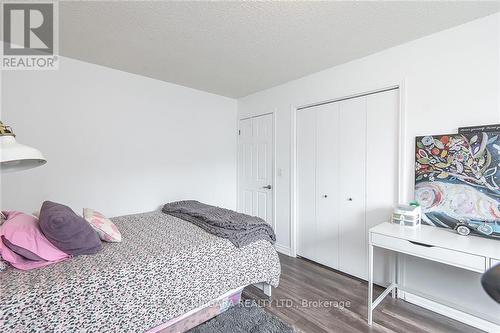 442 Barrick Road, Port Colborne, ON - Indoor Photo Showing Bedroom