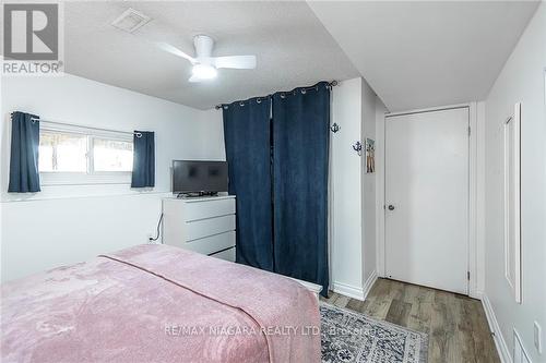 442 Barrick Road, Port Colborne, ON - Indoor Photo Showing Bedroom