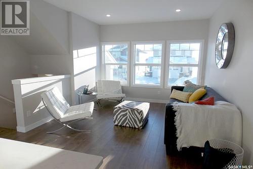 115 Taube Avenue, Saskatoon, SK - Indoor Photo Showing Living Room