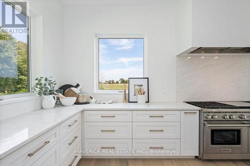 31112 Fingal Line, Dutton/Dunwich (Iona), ON - Indoor Photo Showing Kitchen With Upgraded Kitchen