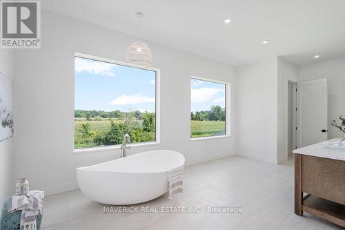 31112 Fingal Line, Dutton/Dunwich (Iona), ON - Indoor Photo Showing Bathroom