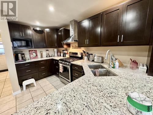 916 Scott Road, 100 Mile House, BC - Indoor Photo Showing Kitchen With Double Sink