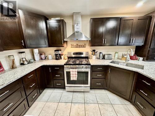 916 Scott Road, 100 Mile House, BC - Indoor Photo Showing Kitchen With Double Sink