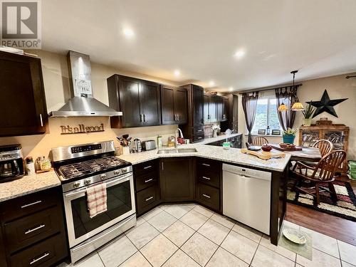 916 Scott Road, 100 Mile House, BC - Indoor Photo Showing Kitchen