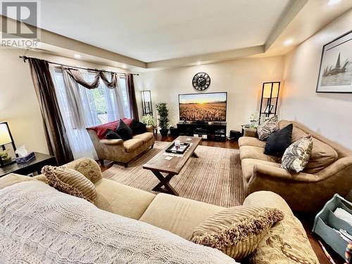 916 Scott Road, 100 Mile House, BC - Indoor Photo Showing Living Room With Fireplace