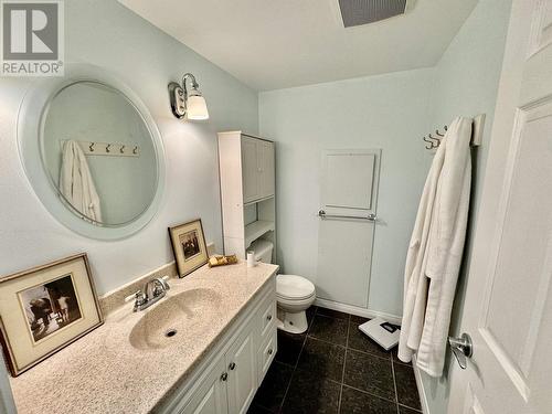 916 Scott Road, 100 Mile House, BC - Indoor Photo Showing Bathroom