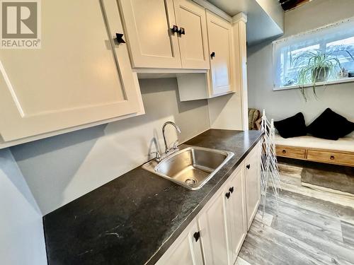 916 Scott Road, 100 Mile House, BC - Indoor Photo Showing Kitchen With Double Sink