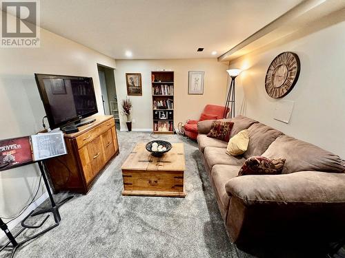 916 Scott Road, 100 Mile House, BC - Indoor Photo Showing Living Room