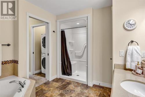 116 - 301 Carnegie Avenue, Peterborough (Northcrest), ON - Indoor Photo Showing Bathroom