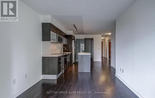 604 - 386 Yonge Street, Toronto, ON - Indoor Photo Showing Kitchen