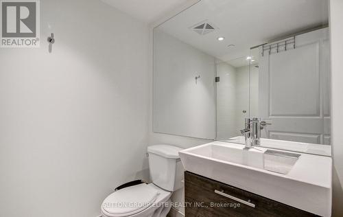 604 - 386 Yonge Street, Toronto, ON - Indoor Photo Showing Bathroom