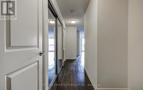 604 - 386 Yonge Street, Toronto, ON - Indoor Photo Showing Other Room