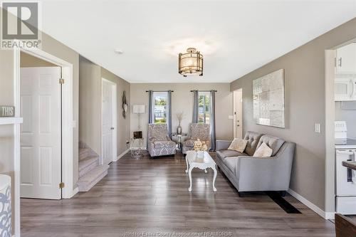 649 Ross Beach, Lakeshore, ON - Indoor Photo Showing Living Room