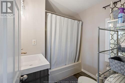 649 Ross Beach, Lakeshore, ON - Indoor Photo Showing Bathroom