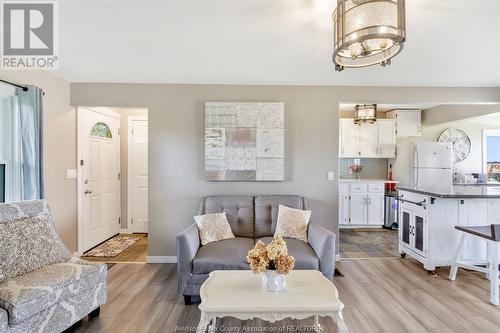 649 Ross Beach, Lakeshore, ON - Indoor Photo Showing Living Room