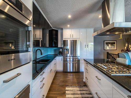 224 Cypress Ave, Kamloops, BC - Indoor Photo Showing Kitchen With Double Sink With Upgraded Kitchen