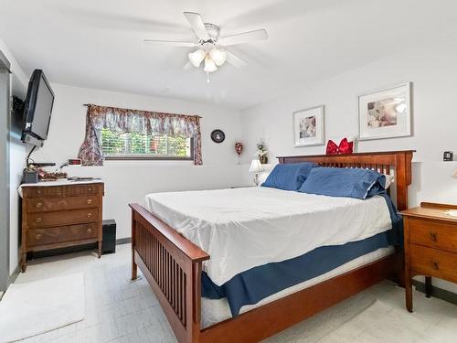 224 Cypress Ave, Kamloops, BC - Indoor Photo Showing Bedroom