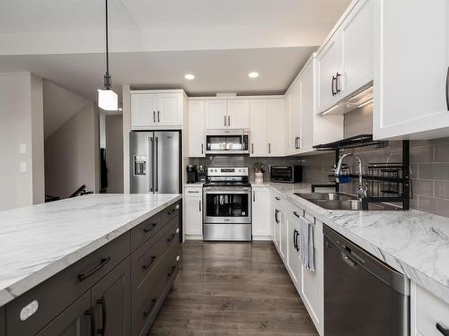 814 Invermere Crt, Kamloops, BC - Indoor Photo Showing Kitchen With Double Sink