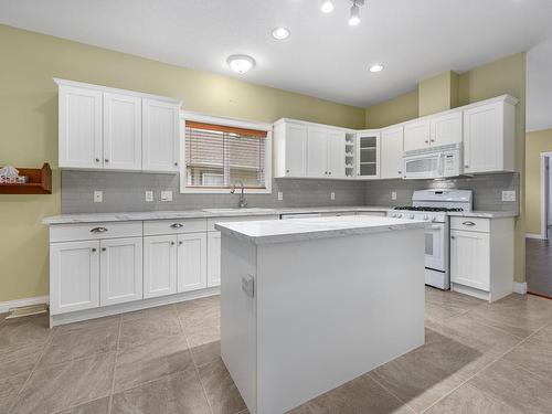 44-1900 Ord Rd, Kamloops, BC - Indoor Photo Showing Kitchen