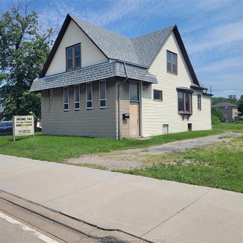 2136 Huron Church Road, Windsor, ON 