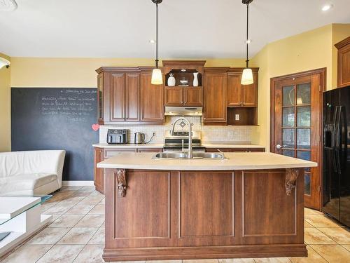 Kitchen - 2631 Rue Principale, Sainte-Julie, QC - Indoor Photo Showing Kitchen With Double Sink