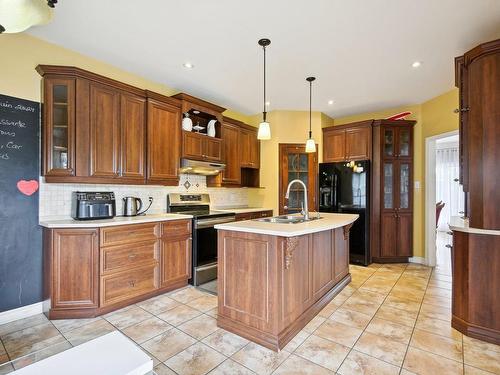 Kitchen - 2631 Rue Principale, Sainte-Julie, QC - Indoor Photo Showing Kitchen With Double Sink