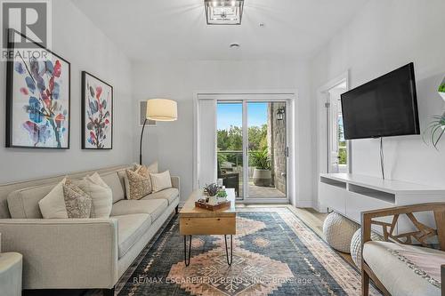 201 - 529 South Pelham Road, Welland, ON - Indoor Photo Showing Living Room