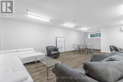 201 - 529 South Pelham Road, Welland, ON - Indoor Photo Showing Living Room