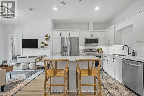 201 - 529 South Pelham Road, Welland, ON - Indoor Photo Showing Kitchen With Upgraded Kitchen