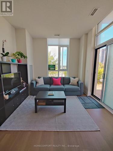 104 - 151 Upper Duke Crescent, Markham (Unionville), ON - Indoor Photo Showing Living Room