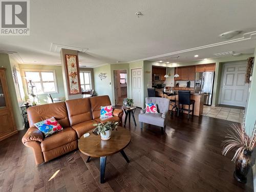 2125 Atkinson Street Unit# 903, Penticton, BC - Indoor Photo Showing Living Room