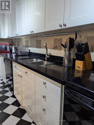 311 - 5 Vicora Linkway, Toronto (Flemingdon Park), ON - Indoor Photo Showing Kitchen With Double Sink