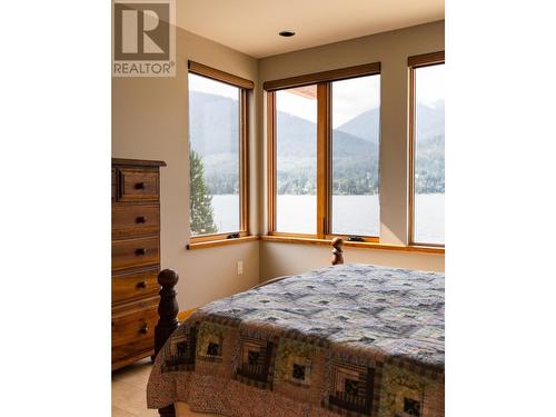 5940  3A Highway, Nelson, BC - Indoor Photo Showing Bedroom