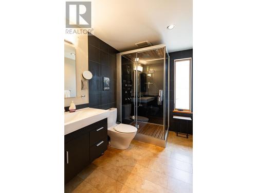 5940  3A Highway, Nelson, BC - Indoor Photo Showing Bathroom