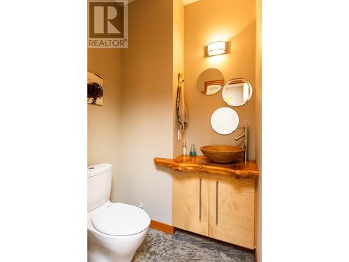 5940  3A Highway, Nelson, BC - Indoor Photo Showing Bathroom