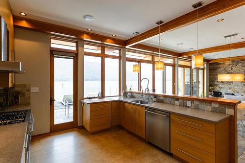 5940 Highway 3A, Nelson, BC - Indoor Photo Showing Kitchen