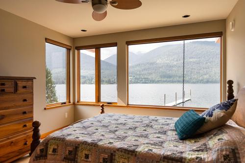 5940 Highway 3A, Nelson, BC - Indoor Photo Showing Bedroom