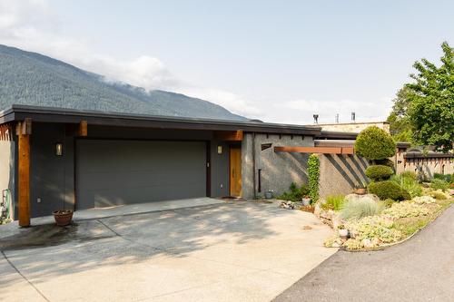 5940 Highway 3A, Nelson, BC - Outdoor