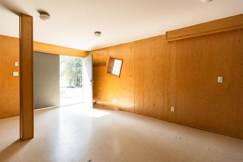 5940 Highway 3A, Nelson, BC - Indoor Photo Showing Other Room