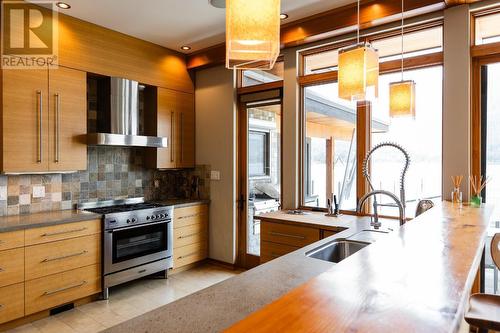 5940  3A Highway, Nelson, BC - Indoor Photo Showing Kitchen