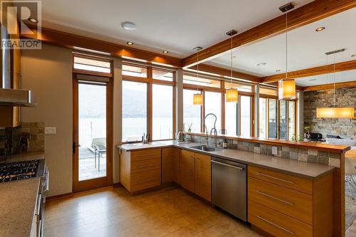 5940  3A Highway, Nelson, BC - Indoor Photo Showing Kitchen With Double Sink